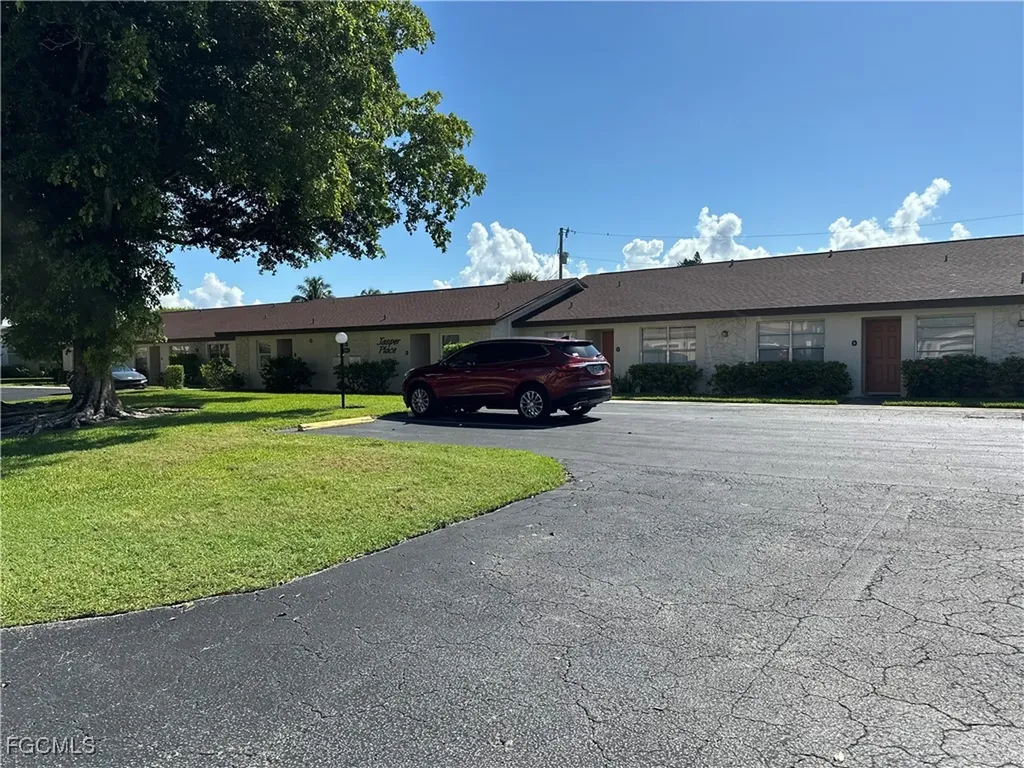 4611 SE 5th Place Cape Coral FL 33904