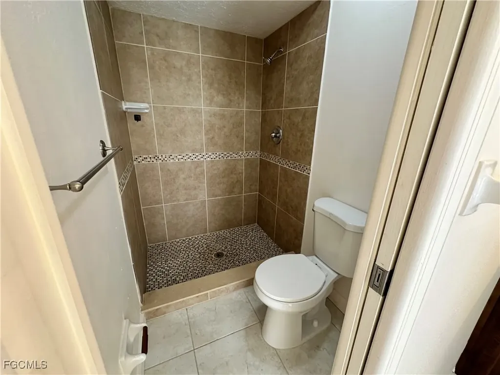 4611 SE 5th Place Cape Coral FL 33904