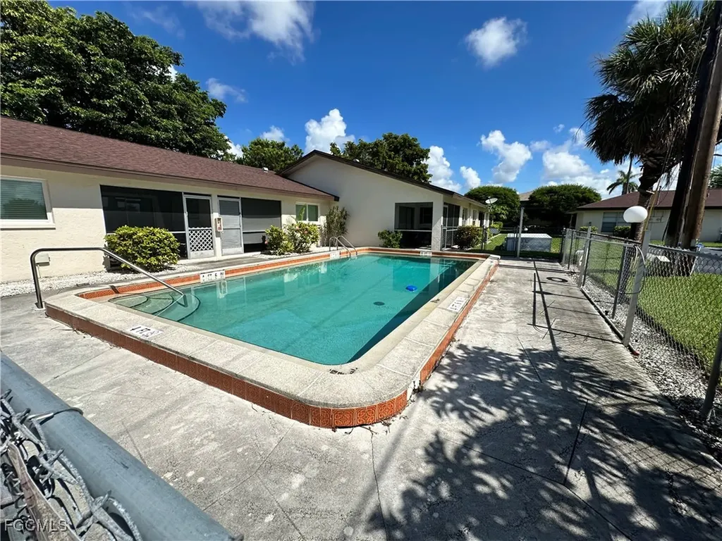 4611 SE 5th Place Cape Coral FL 33904