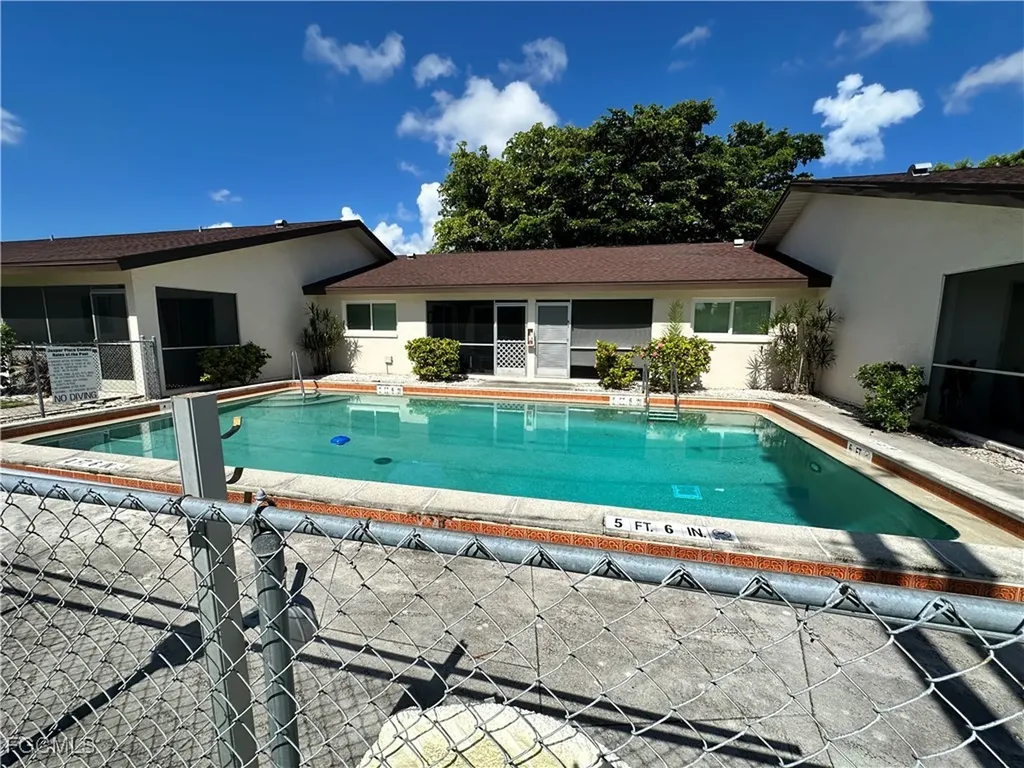 4611 SE 5th Place Cape Coral FL 33904