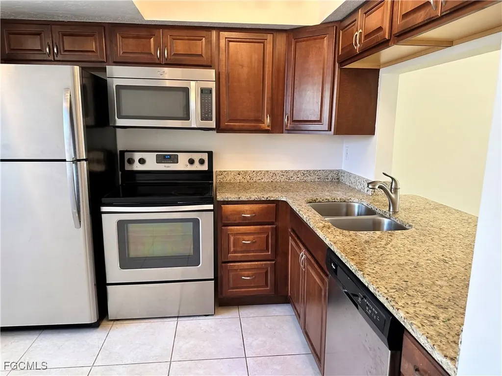 4611 SE 5th Place Cape Coral FL 33904