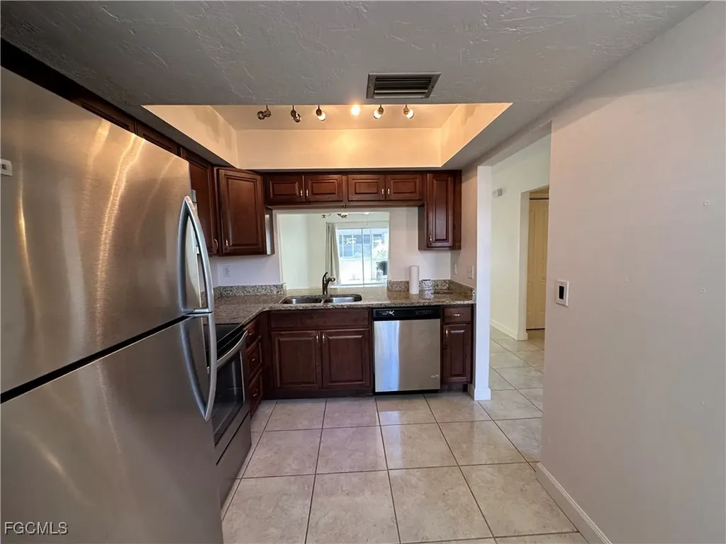 4611 SE 5th Place Cape Coral FL 33904