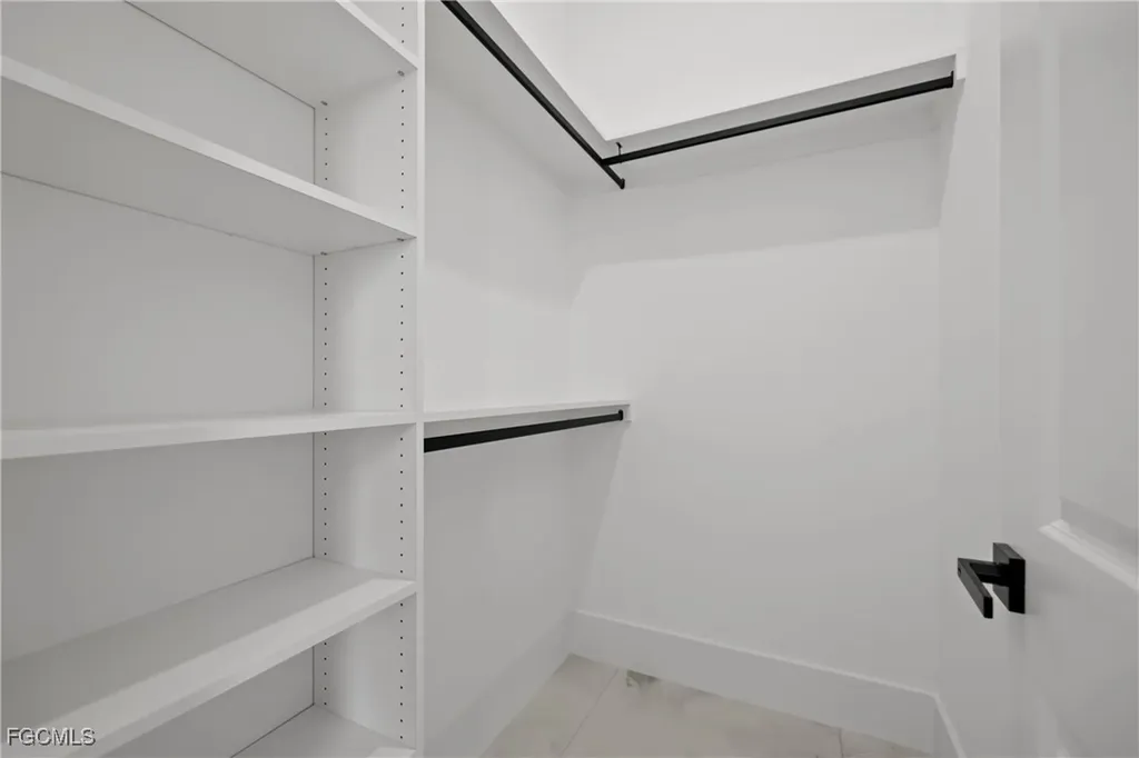 1015 NE 10th Place Cape Coral FL 33909