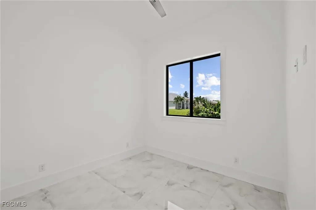 1015 NE 10th Place Cape Coral FL 33909