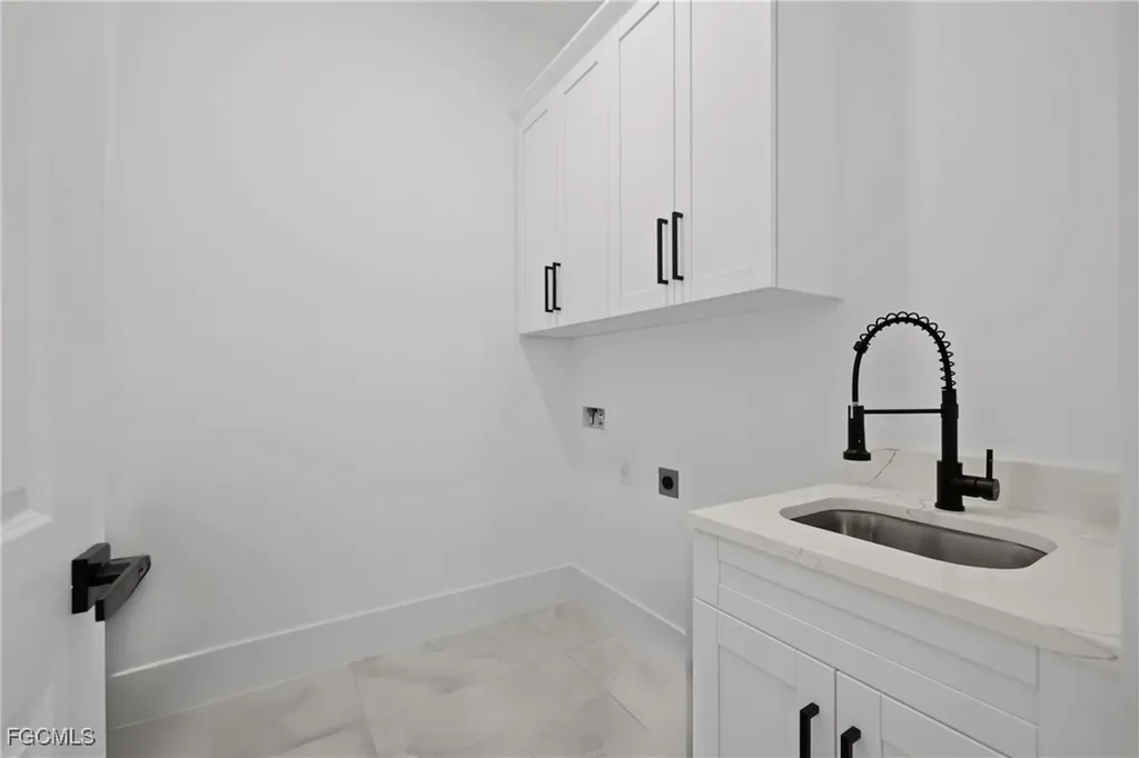 1015 NE 10th Place Cape Coral FL 33909