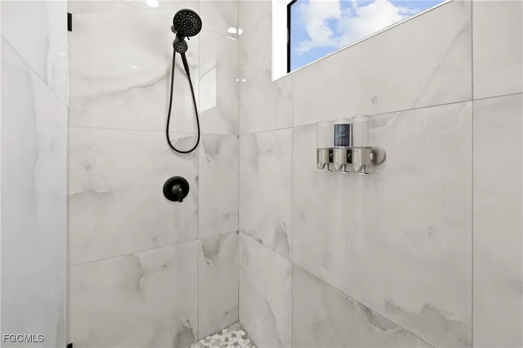 1015 NE 10th Place Cape Coral FL 33909