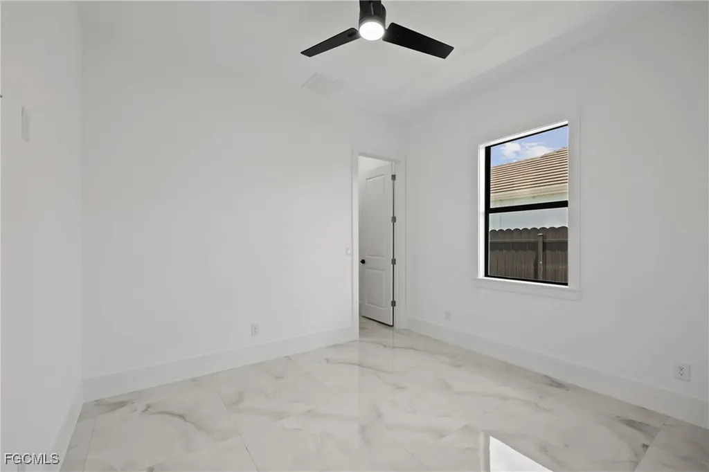 1015 NE 10th Place Cape Coral FL 33909