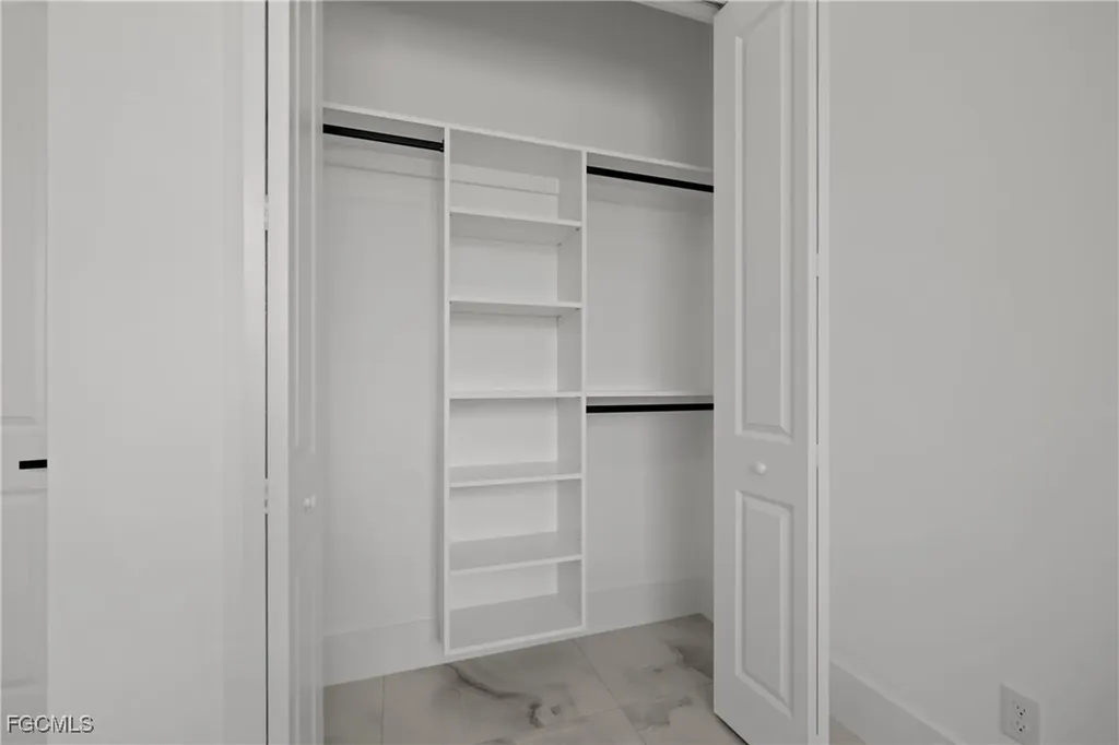 1015 NE 10th Place Cape Coral FL 33909