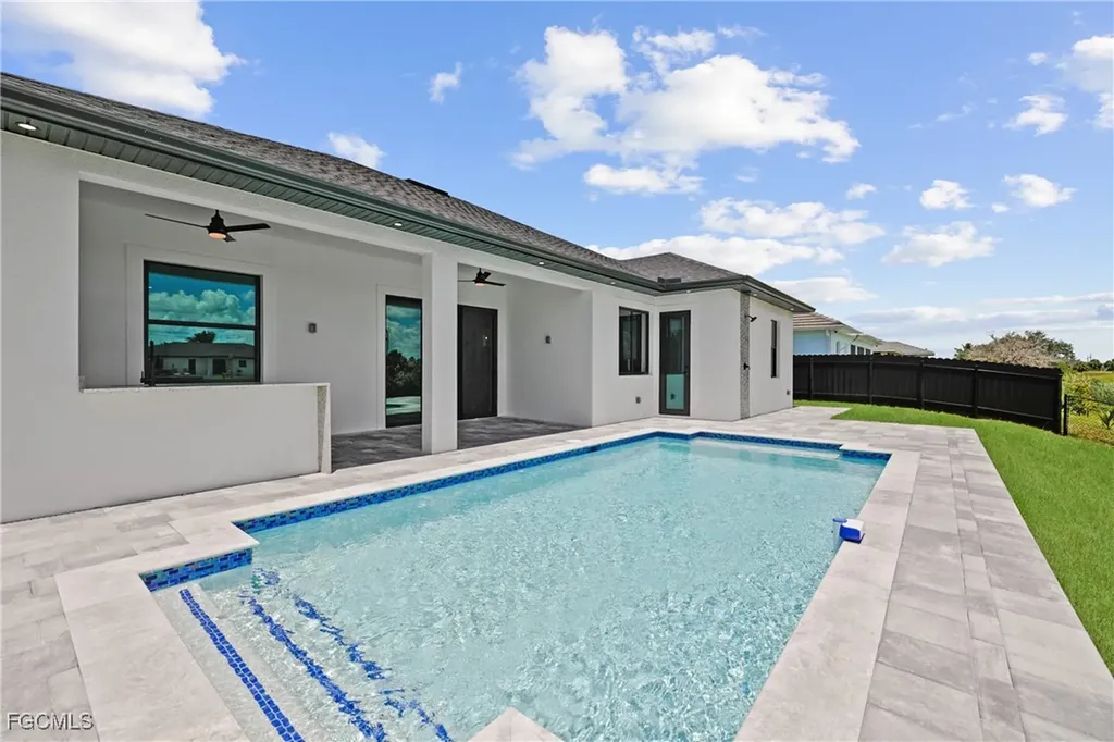 1015 NE 10th Place Cape Coral FL 33909