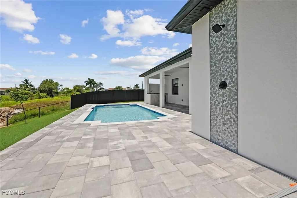 1015 NE 10th Place Cape Coral FL 33909