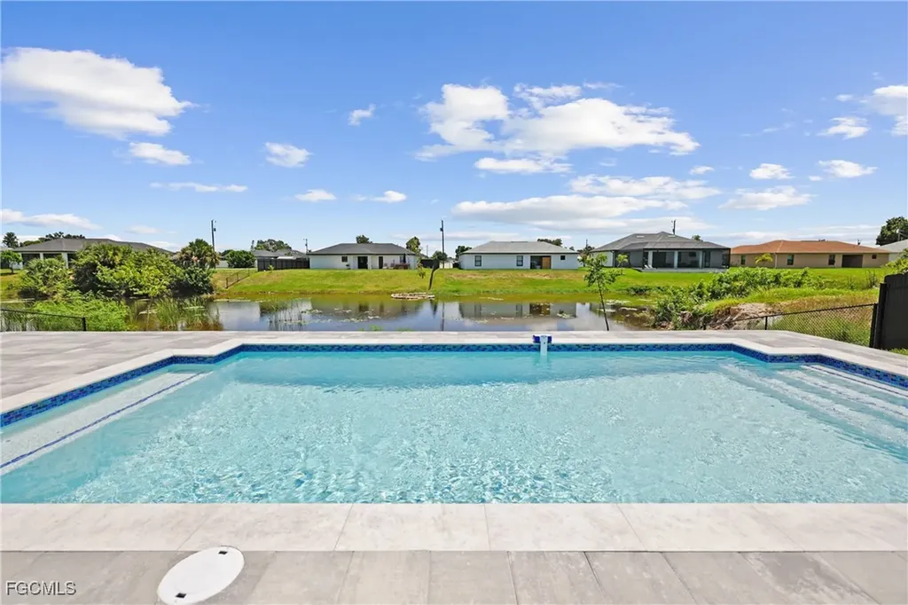 1015 NE 10th Place Cape Coral FL 33909