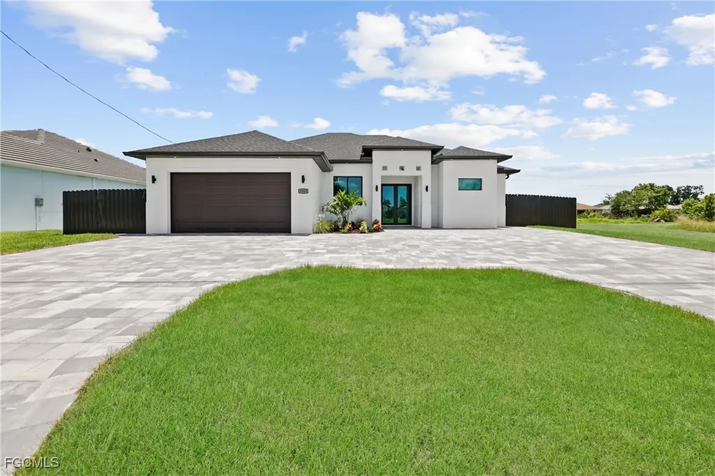 1015 NE 10th Place Cape Coral FL 33909