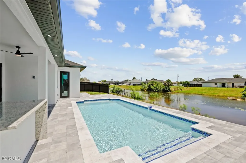 1015 NE 10th Place Cape Coral FL 33909