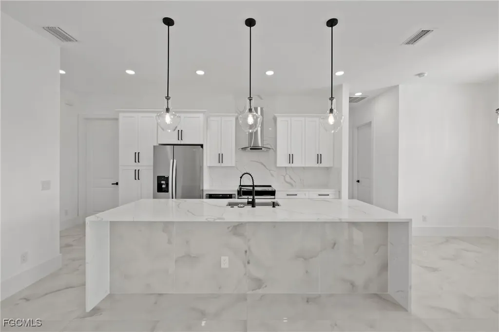 1015 NE 10th Place Cape Coral FL 33909