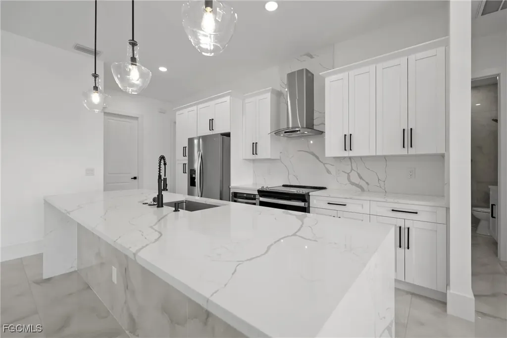 1015 NE 10th Place Cape Coral FL 33909