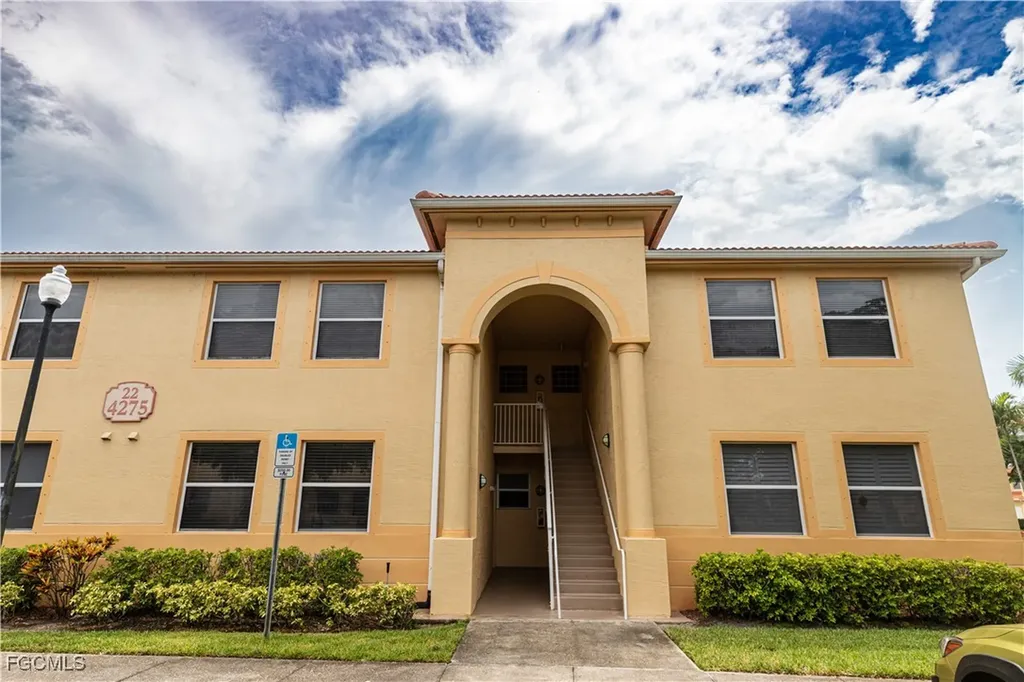 4275 Bellasol Circle Fort Myers FL 33916