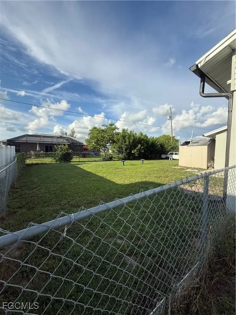 421 SW 21st Terrace Cape Coral FL 33991