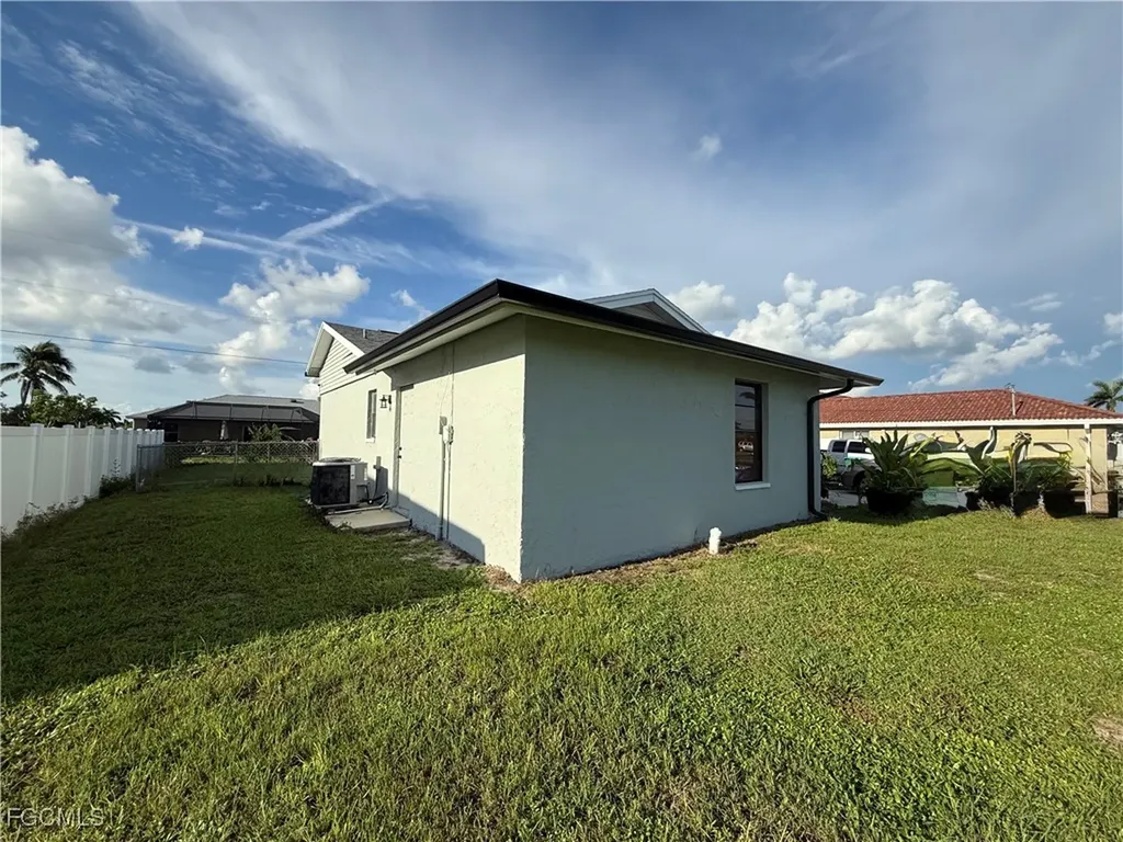 421 SW 21st Terrace Cape Coral FL 33991