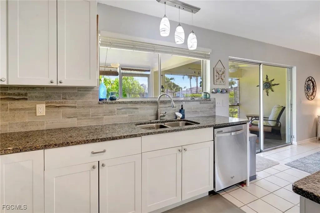 1012 SW 51st Terrace Cape Coral FL 33914