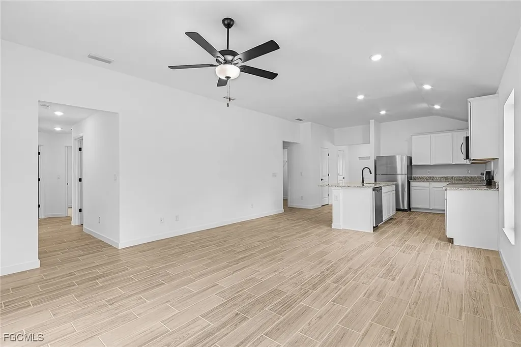 156 Yager Circle Fort Myers FL 33913