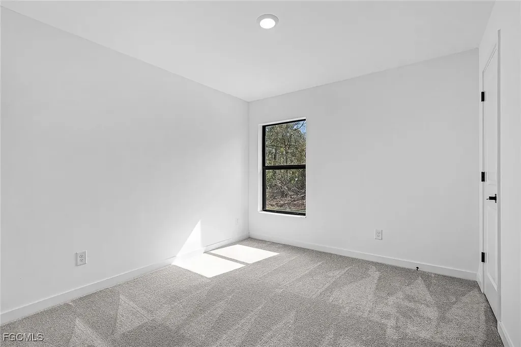 156 Yager Circle Fort Myers FL 33913