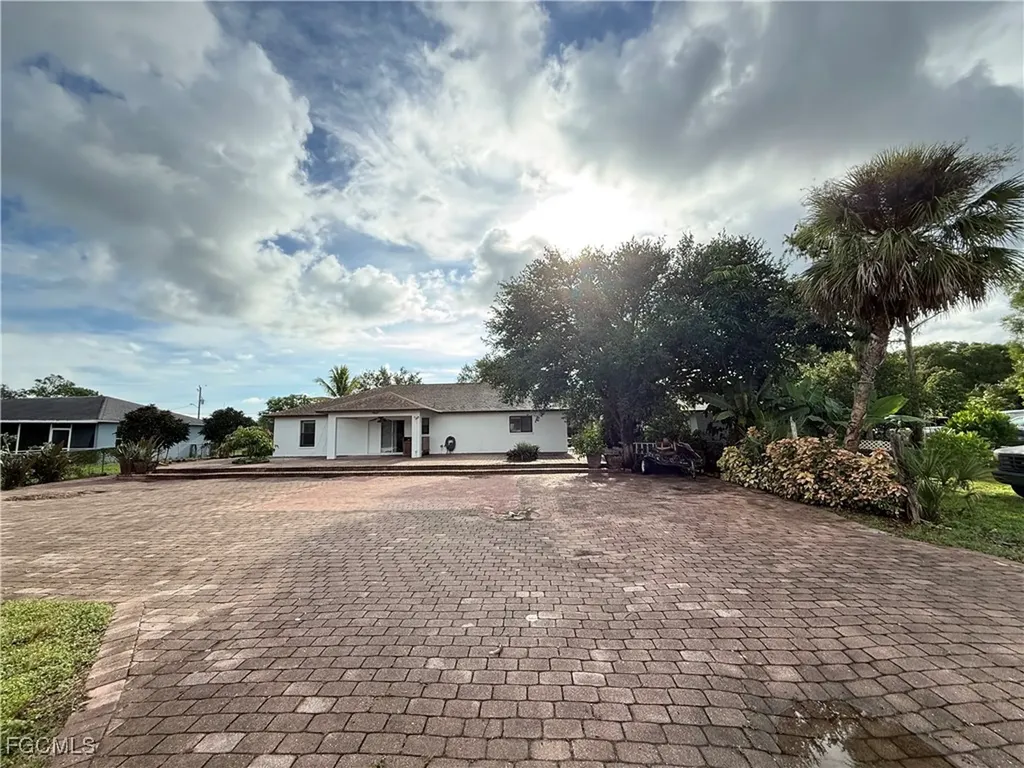 27120 Pinecrest Lane Bonita Springs FL 34135