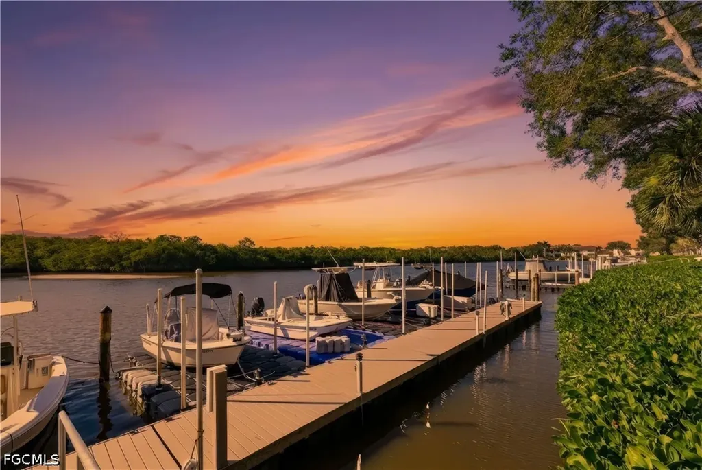 242 Newport Drive Naples FL 34114