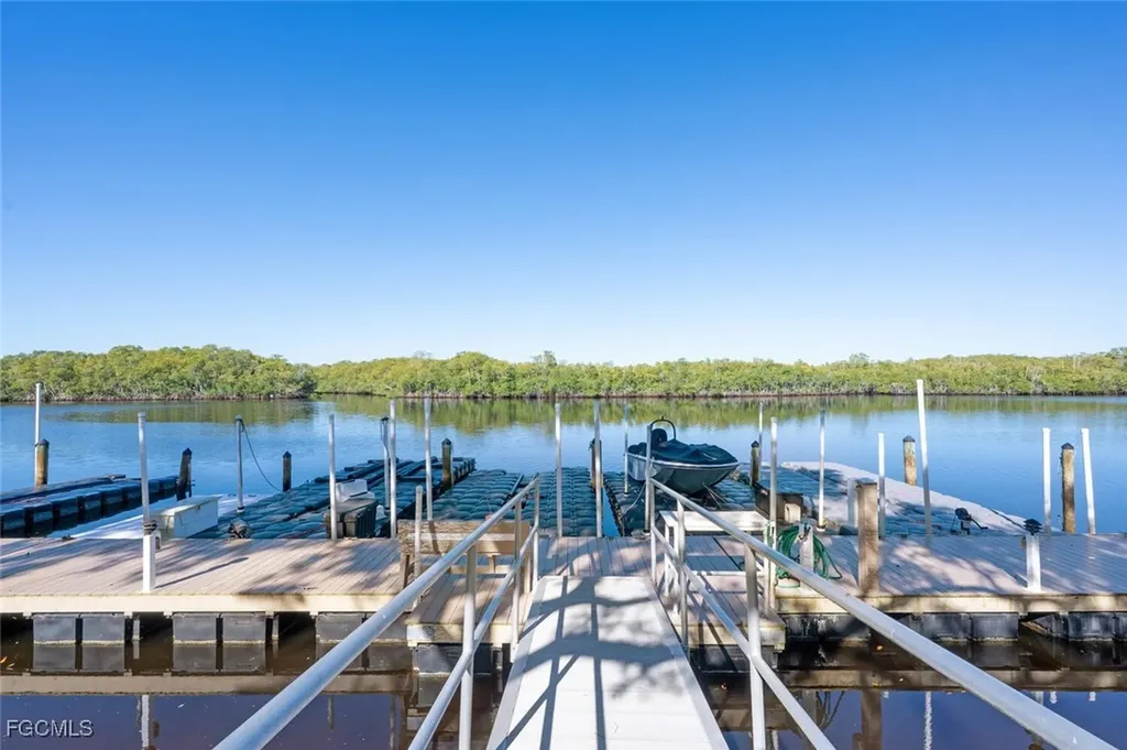 242 Newport Drive Naples FL 34114