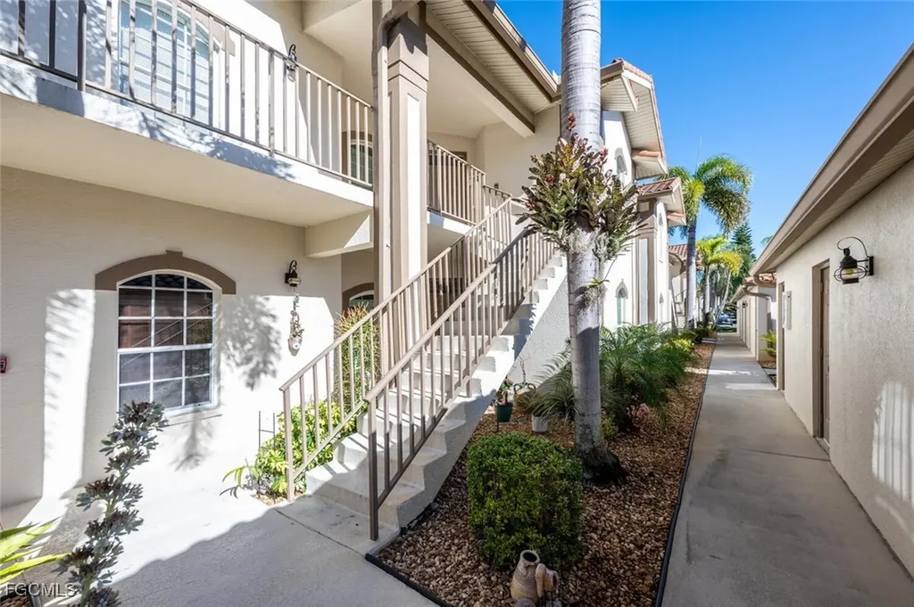 242 Newport Drive Naples FL 34114