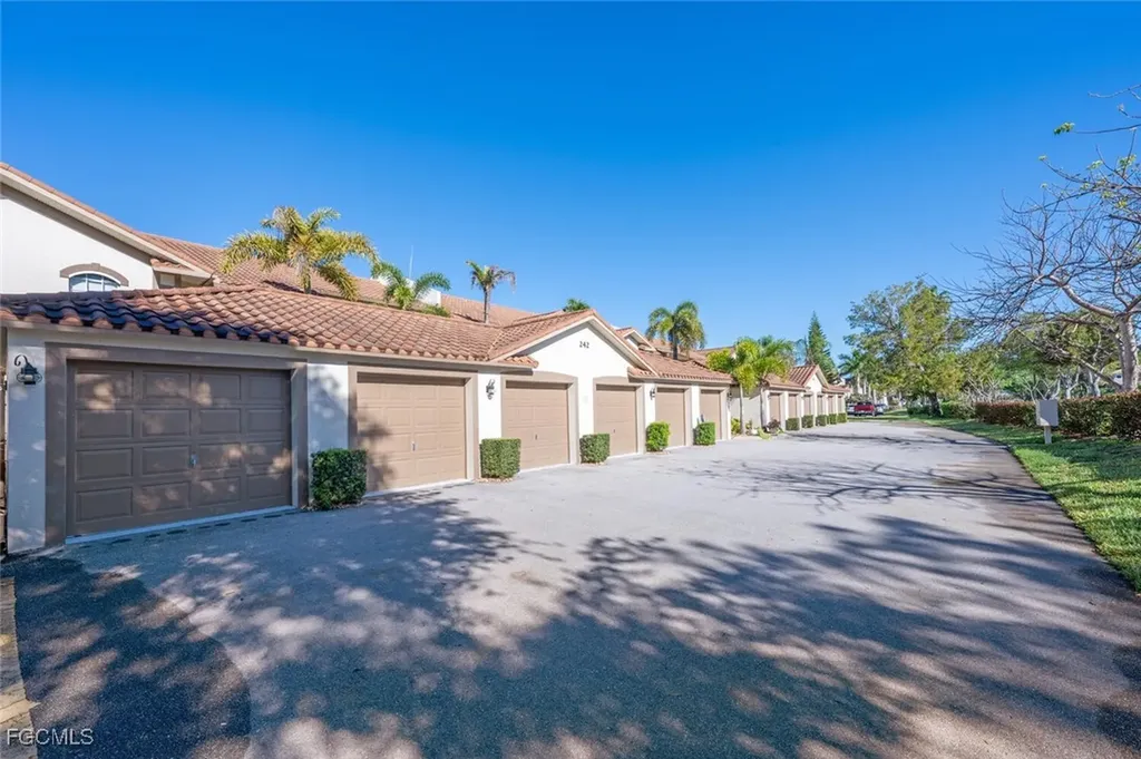 242 Newport Drive Naples FL 34114