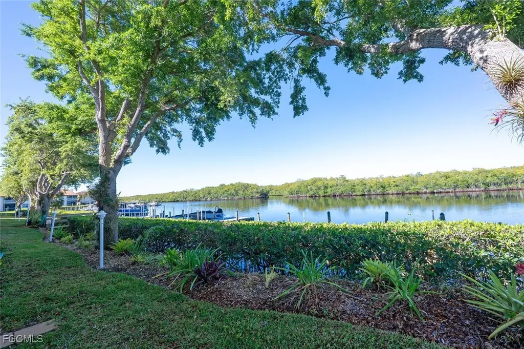 242 Newport Drive Naples FL 34114