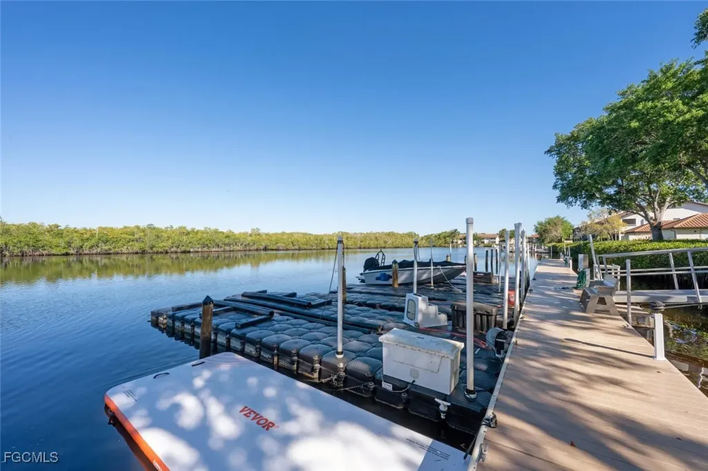 242 Newport Drive Naples FL 34114