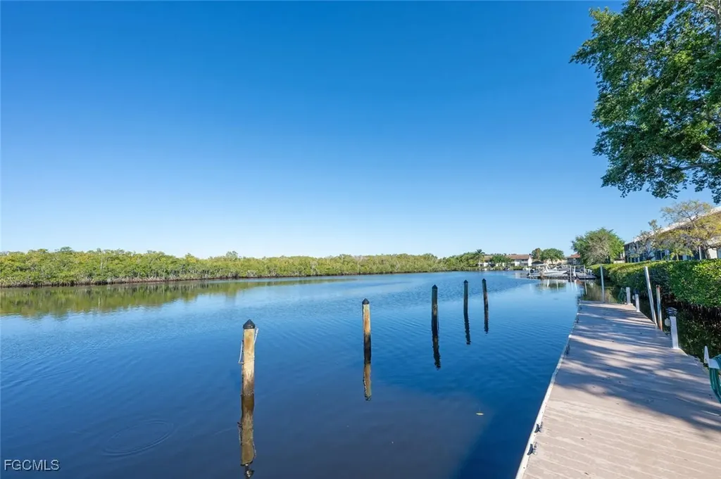 242 Newport Drive Naples FL 34114