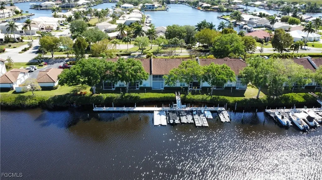 242 Newport Drive Naples FL 34114