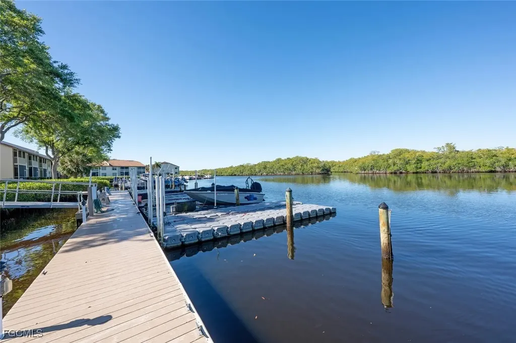 242 Newport Drive Naples FL 34114