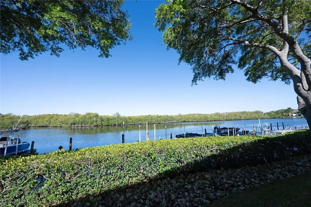 242 Newport Drive Naples FL 34114