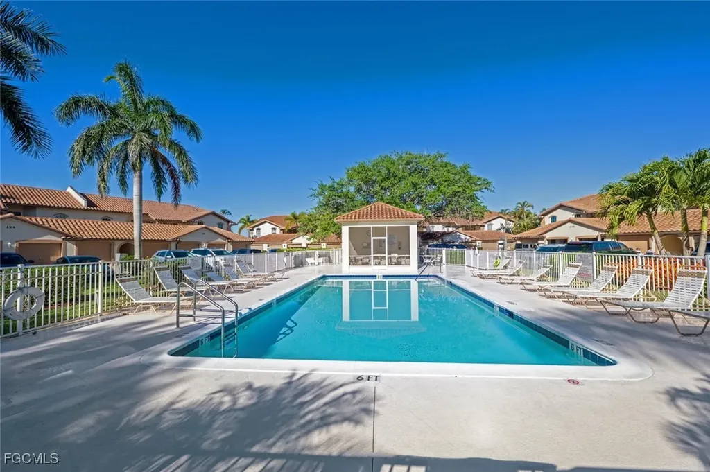 242 Newport Drive Naples FL 34114