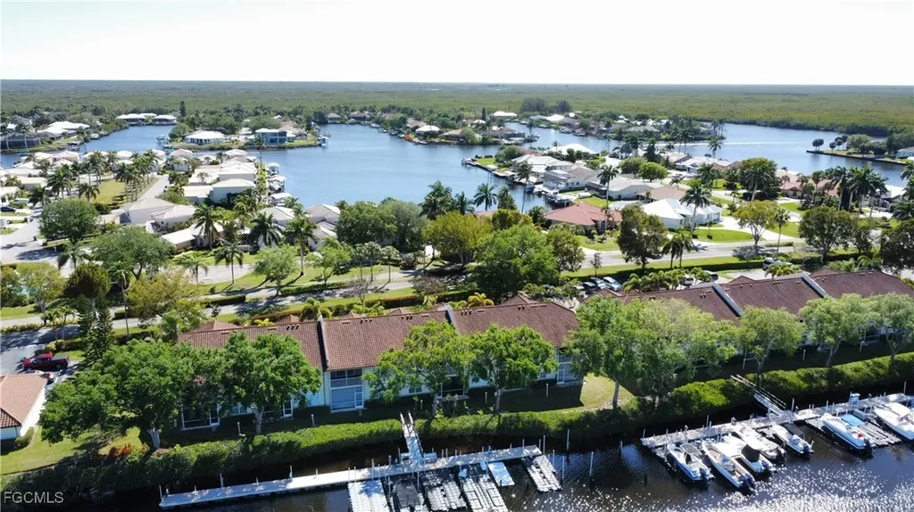 242 Newport Drive Naples FL 34114