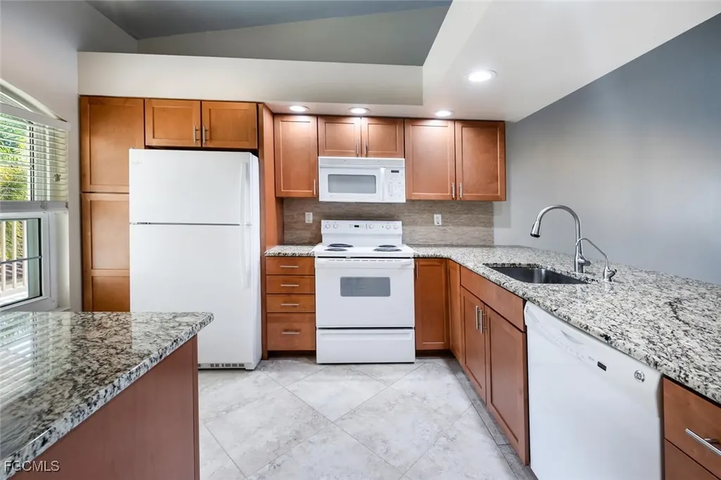 242 Newport Drive Naples FL 34114
