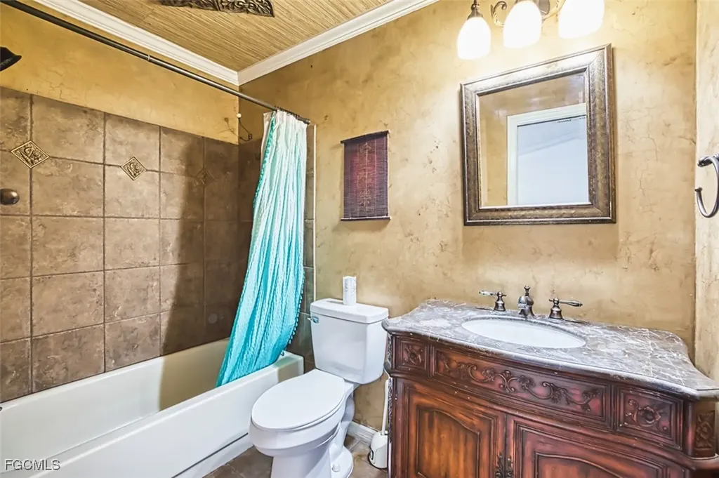 6494 Royal Woods Drive Fort Myers FL 33908