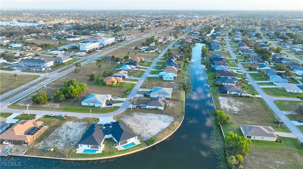 817 SW 8th Street Cape Coral FL 33991