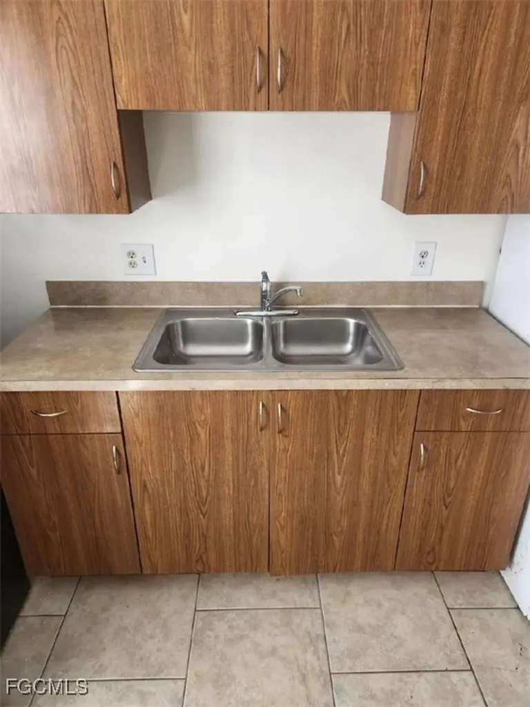 626 SE 13th Court Cape Coral FL 33990
