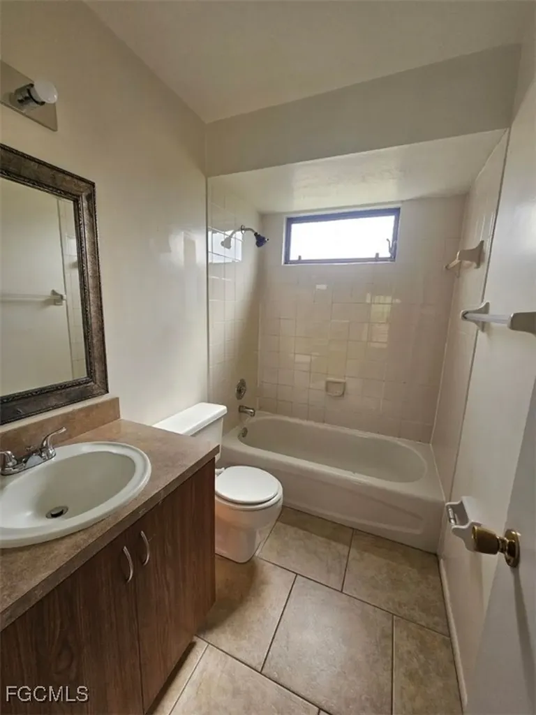 626 SE 13th Court Cape Coral FL 33990
