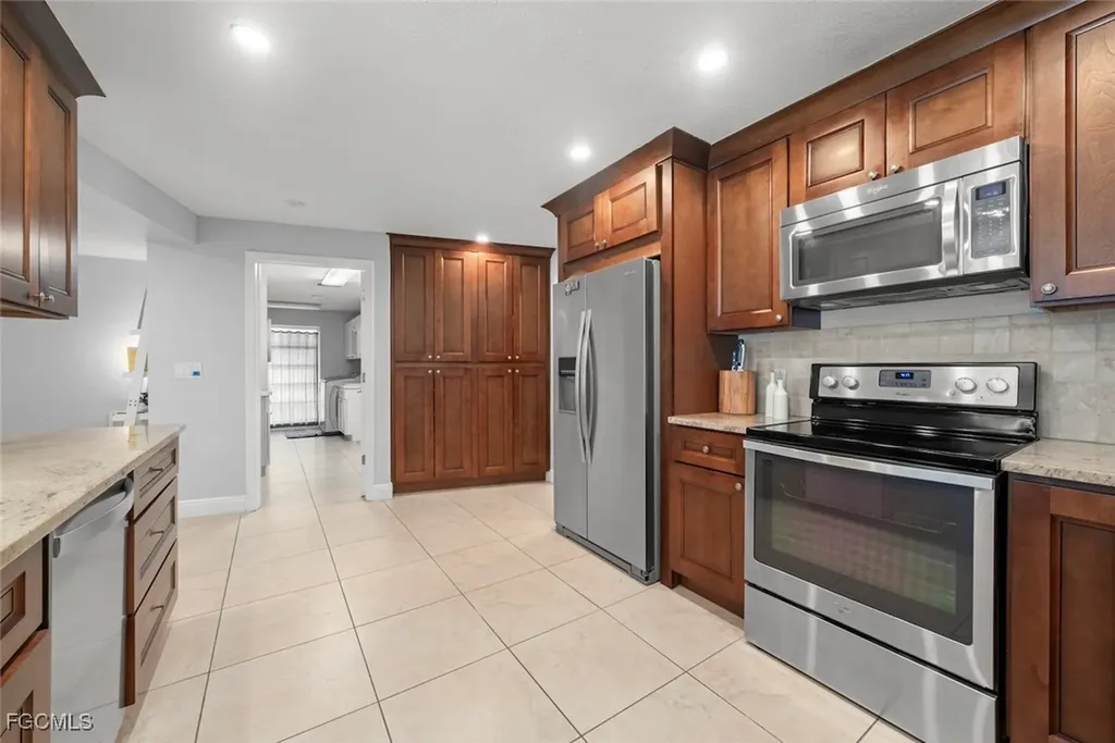 12150 Mcgregor Boulevard Fort Myers FL 33919