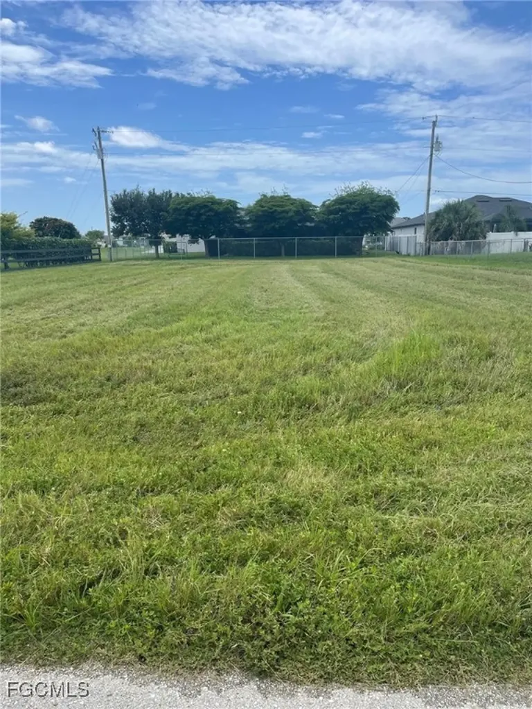 914 SW 33rd Terrace Cape Coral FL 33914