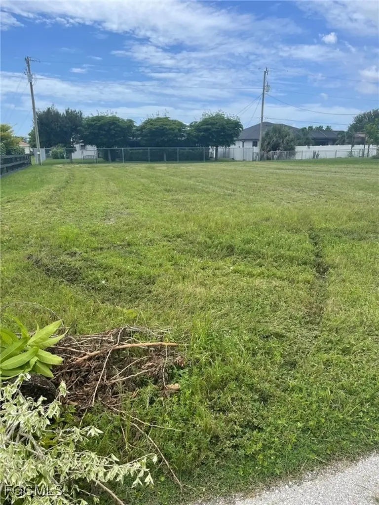 914 SW 33rd Terrace Cape Coral FL 33914