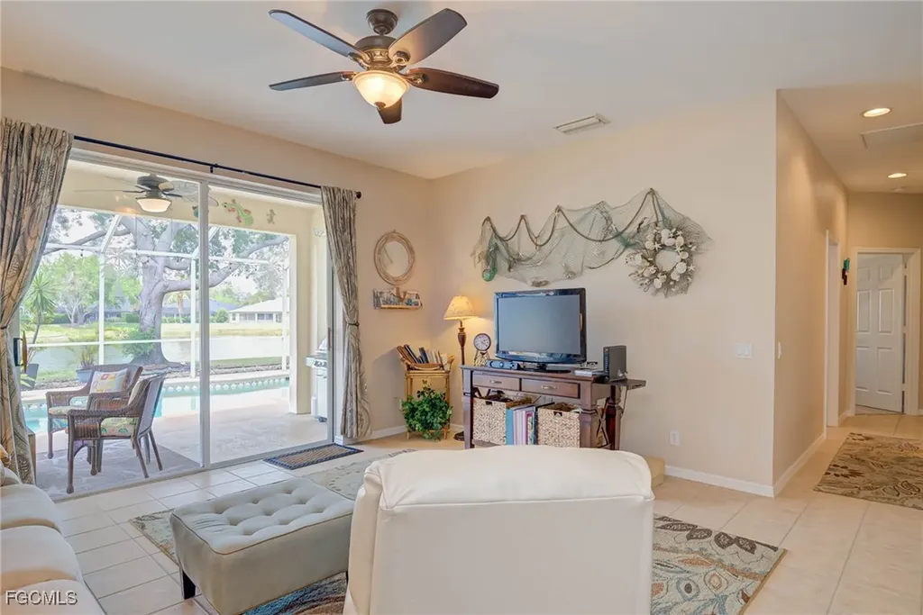 9005 Falcon Pointe Loop Fort Myers FL 33912