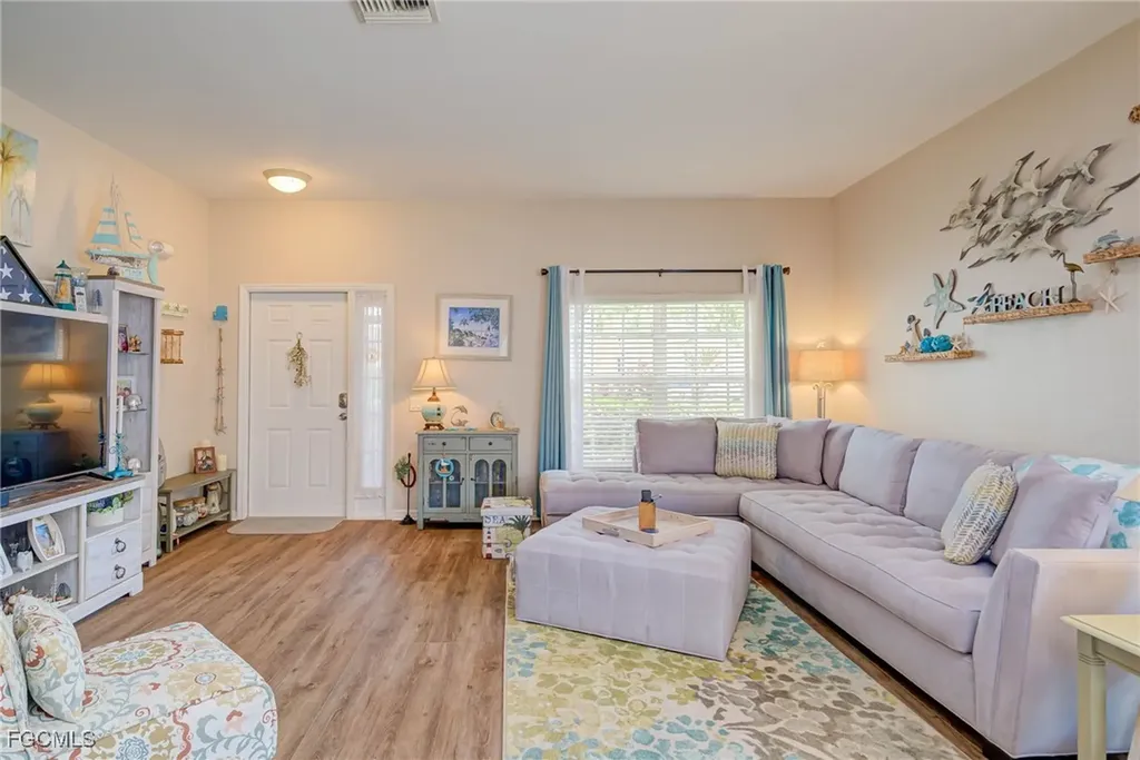9005 Falcon Pointe Loop Fort Myers FL 33912