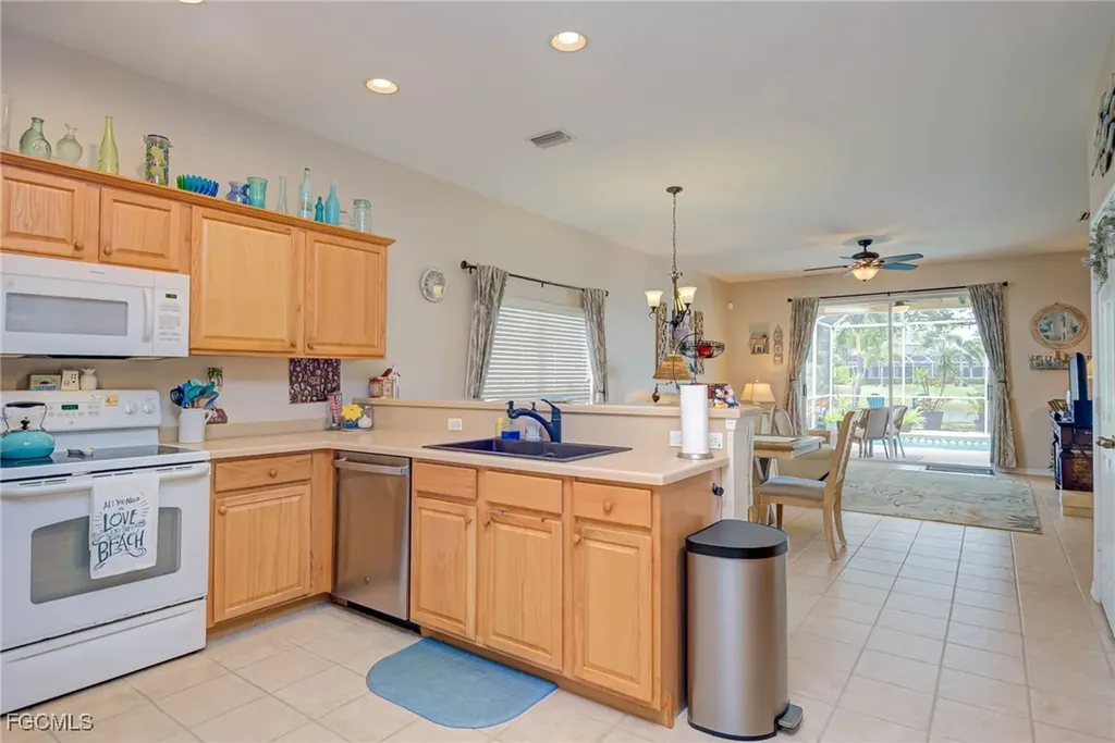 9005 Falcon Pointe Loop Fort Myers FL 33912