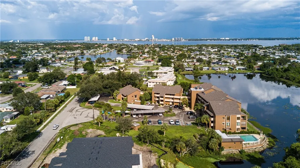 2063 W Lakeview Boulevard North Fort Myers FL 33903